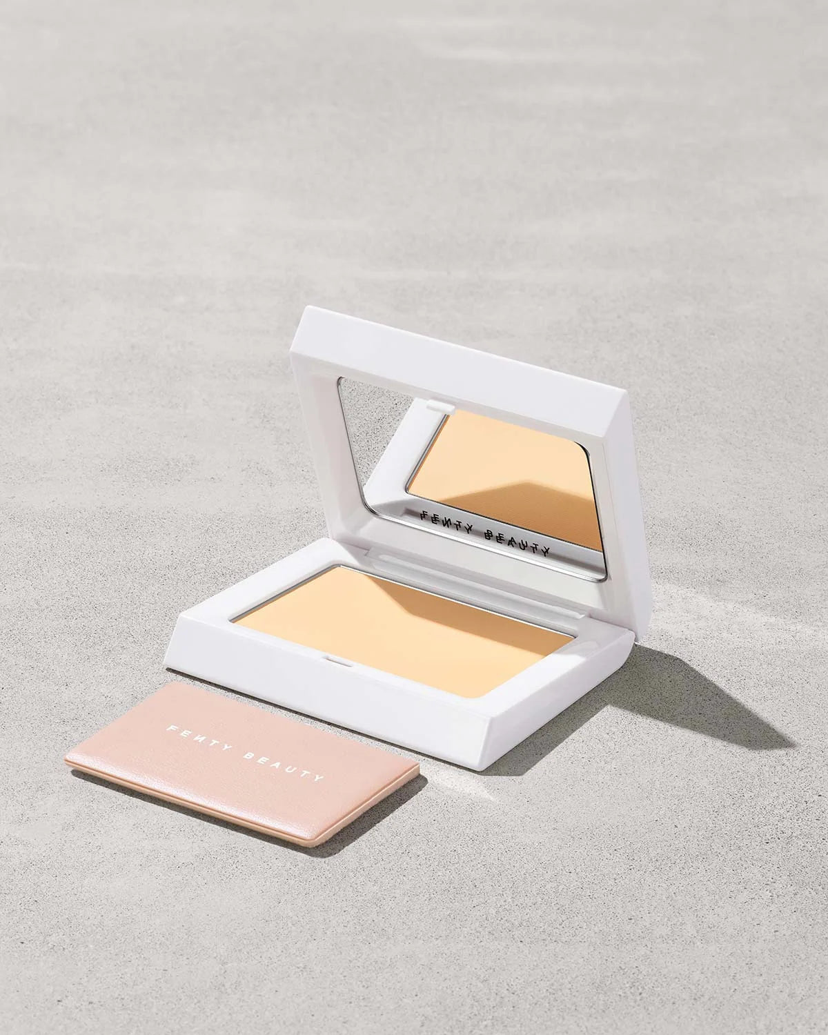 Bright Fix Instant Brightening + Blurring Powder — Banana