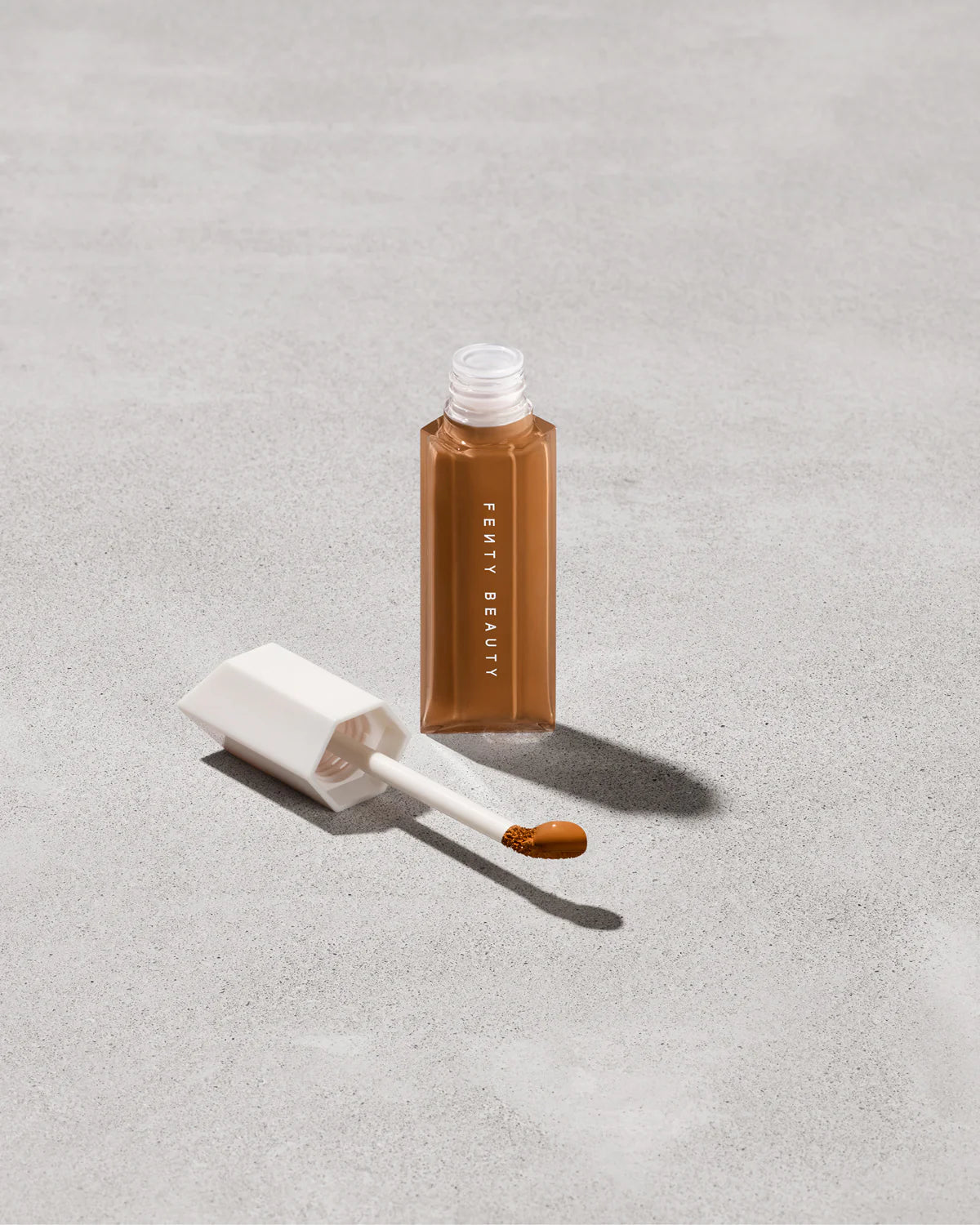 We're Even Hydrating Longwear Concealer — 440W